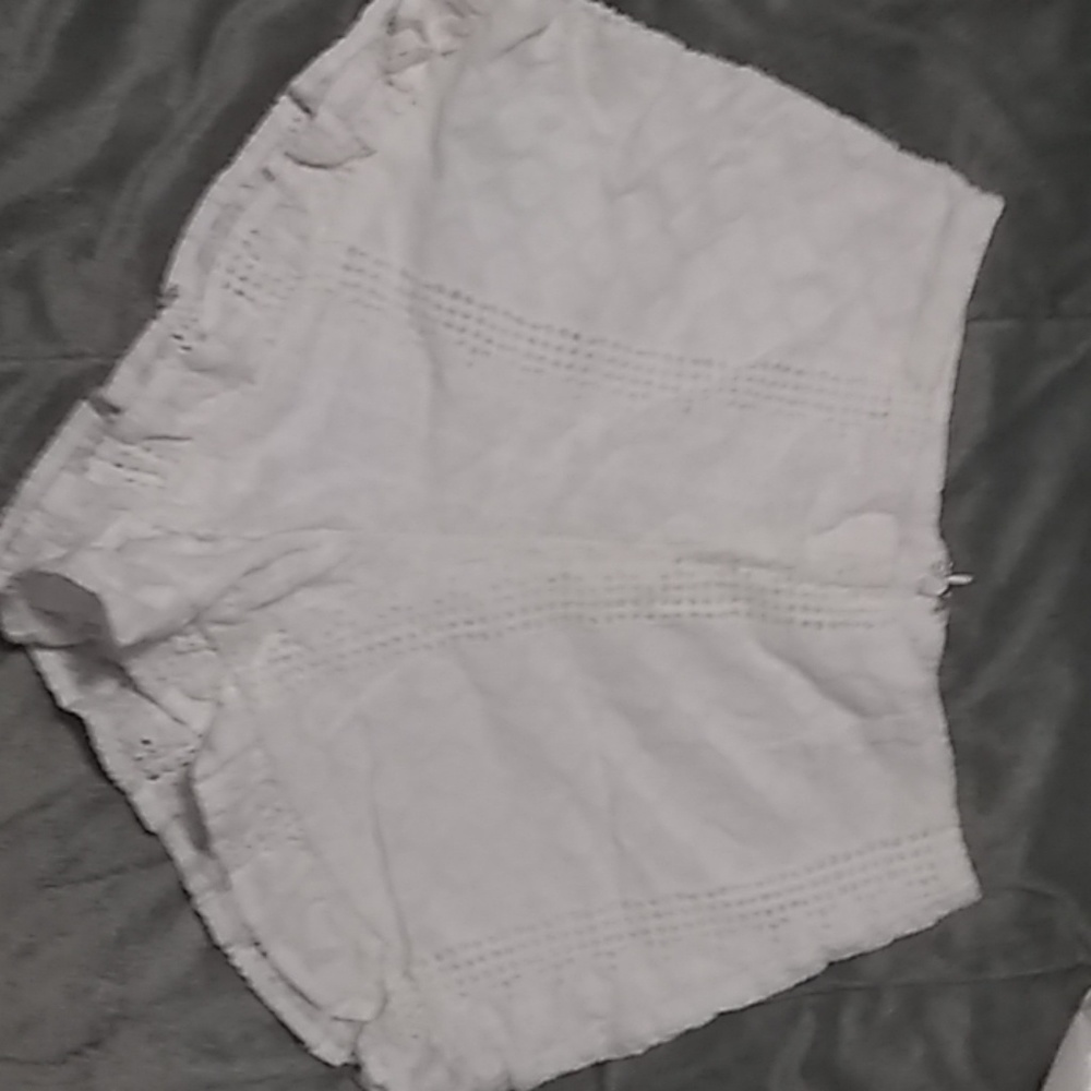 High waisted White w/ design Short's!!